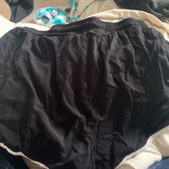 Black casual shorts - Picture 2 of 3